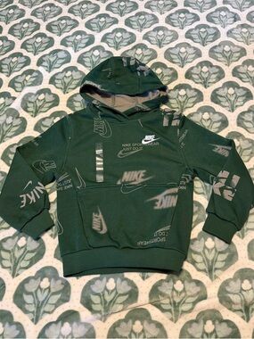NEW Nike Sportswear Boys YOUTH Size S  Hoodie Money Green HJ2682-323